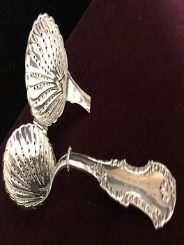 SILVER TEA BALL IN THE FORM OF A SILVER SPOON